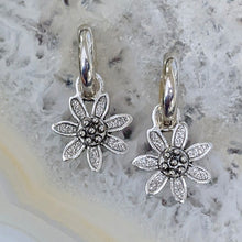Load image into Gallery viewer, Flower Power Earrings