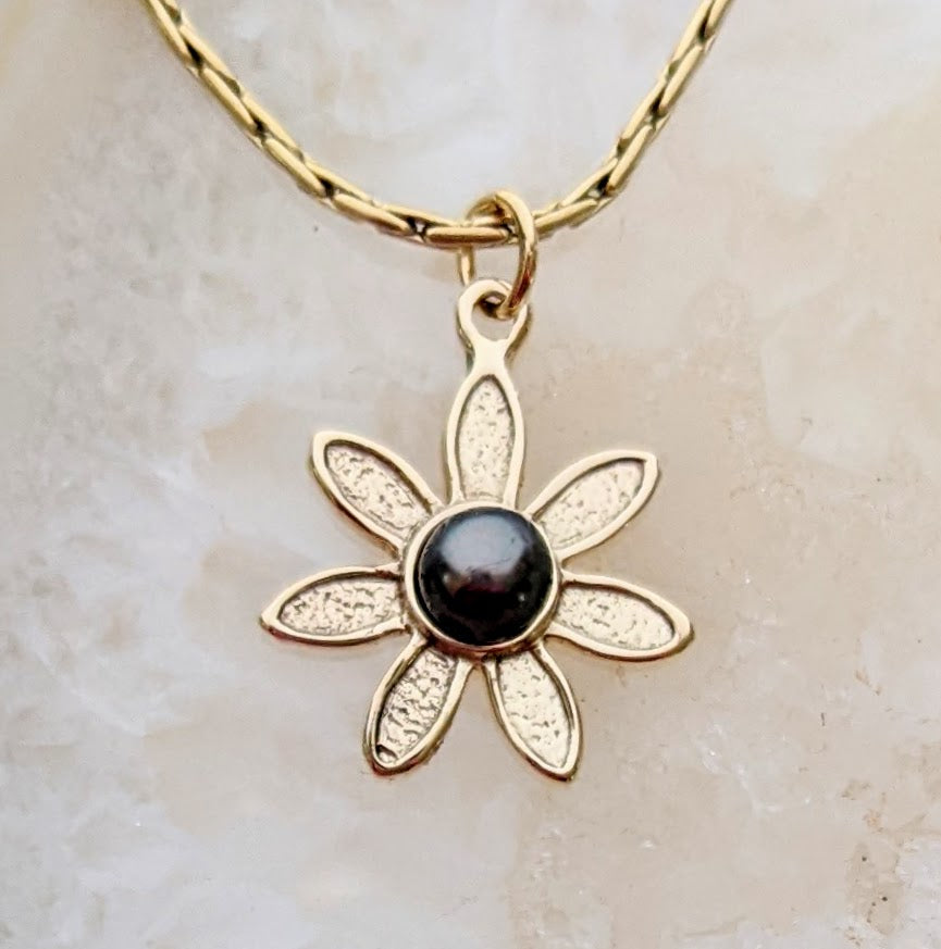 Sunflower Small Pendant & Pearls Necklace